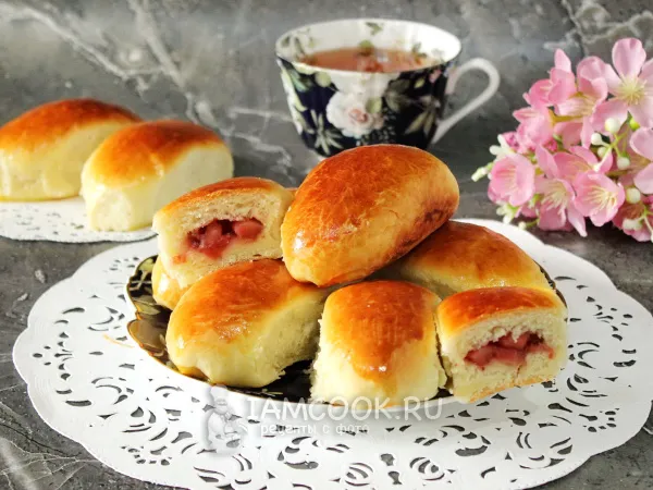 Фото блюда: Пирожки с яблоками и клубникой