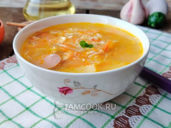 Фото готового блюда: Суп с сосисками и яйцом