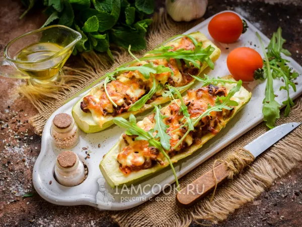 Фото готового блюда: Кабачки с говяжьим фаршем в духовке