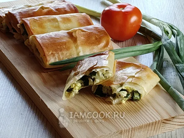 Фото готового блюда: Пирожки из теста фило с луком и яйцом