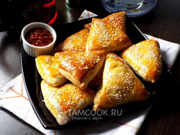 Фото готового блюда: Самса с бараниной (из слоеного теста)