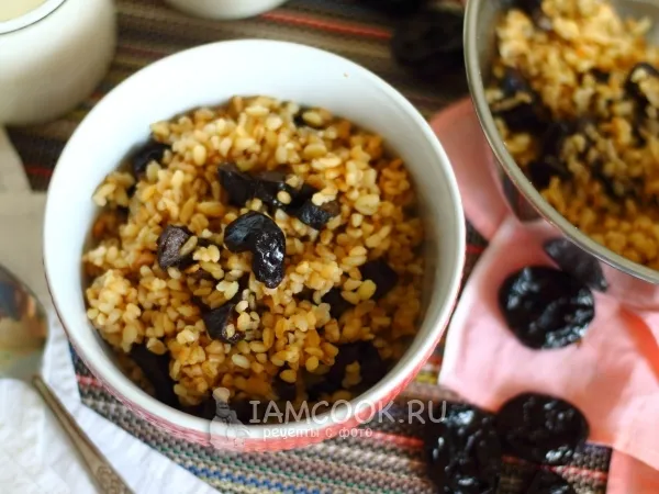 Фото готового блюда: Булгур с черносливом