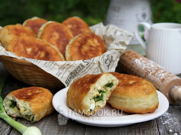 Фото готового блюда: Пирожки с луком и яйцом в мультиварке