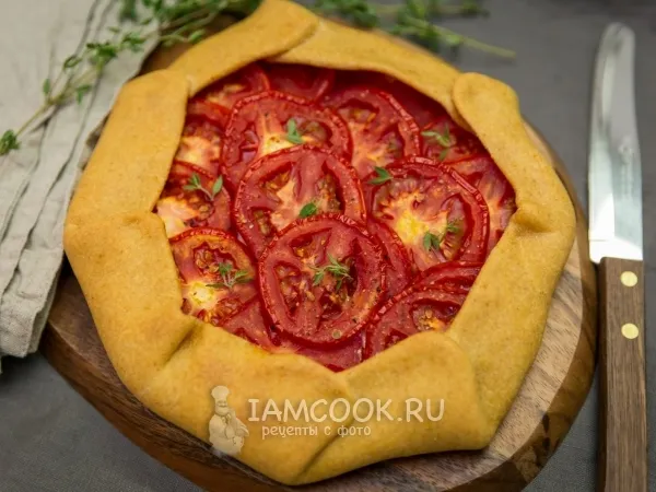 Фото готового блюда: Кукурузная галета с творогом и помидорами