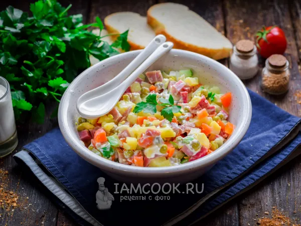 Фото готового блюда: Салат «Столичный» со свежими огурцами