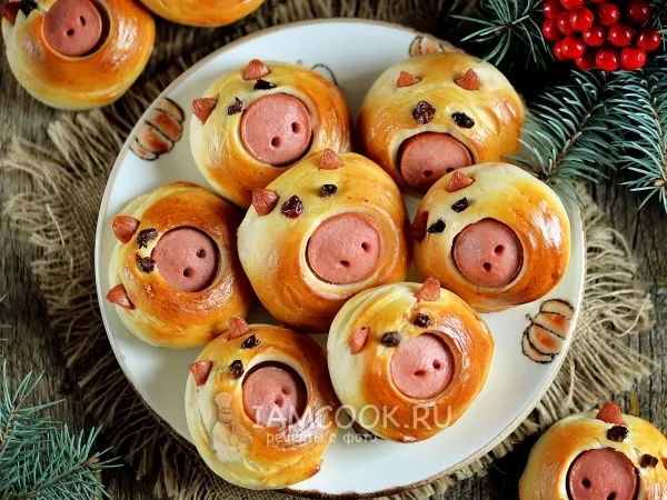Фото готового блюда: Булочки «Поросята» с сосисками