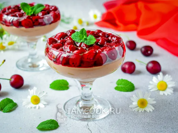 Фото готового блюда: Шоколадный мусс с вишней