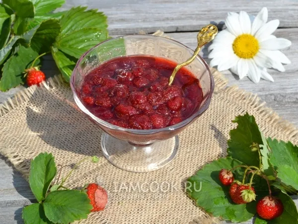 Фото готового блюда: Варенье из клубники с целыми ягодами густое