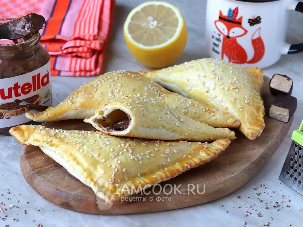 Фото готового блюда: Слойки с нутеллой (из слоеного теста)