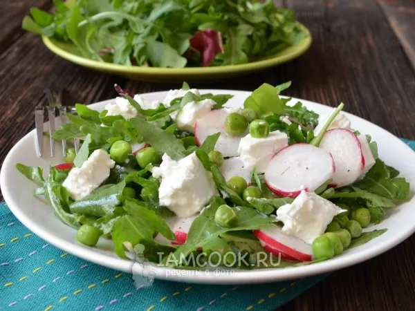 Фото блюда: Салат из зеленого горошка с редисом и сыром фета