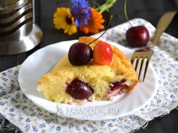 Фото готового блюда: Мягкий пирог с рикоттой и черешней