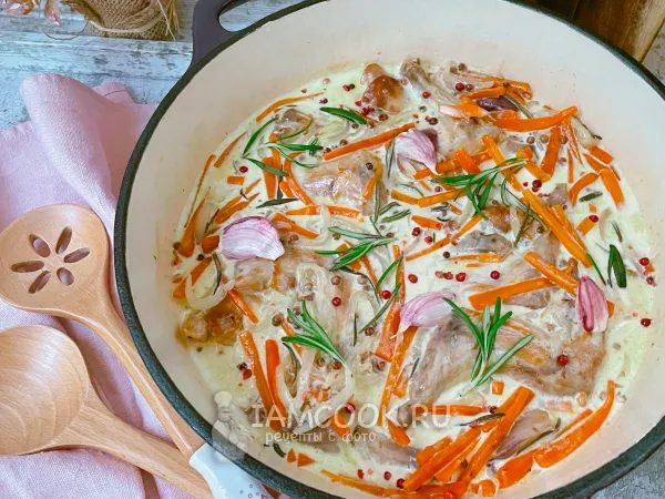 Фото блюда: Кролик томленый в сливочно-винном соусе