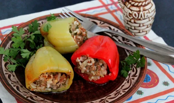 Фото блюда: Фаршированные перцы с фаршем и кабачком