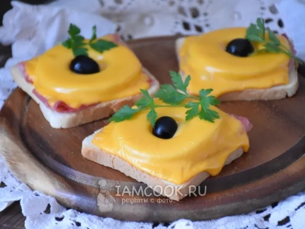Фото блюда: Бутерброды с ананасом, ветчиной и сыром