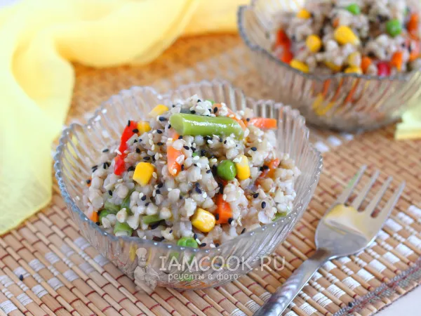 Фото готового блюда: Зелёная гречка с овощами
