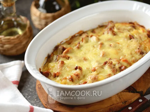 Фото готового блюда: Лисички с картошкой и сыром в духовке