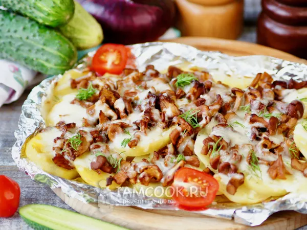 Фото блюда: Картошка с грибами в фольге в духовке