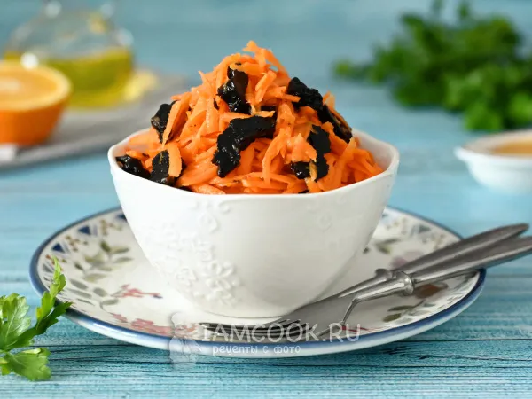Фото блюда: Салат из моркови с черносливом