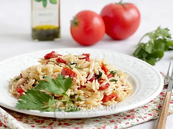 Фото готового блюда: Макаронный салат из пасты орзо