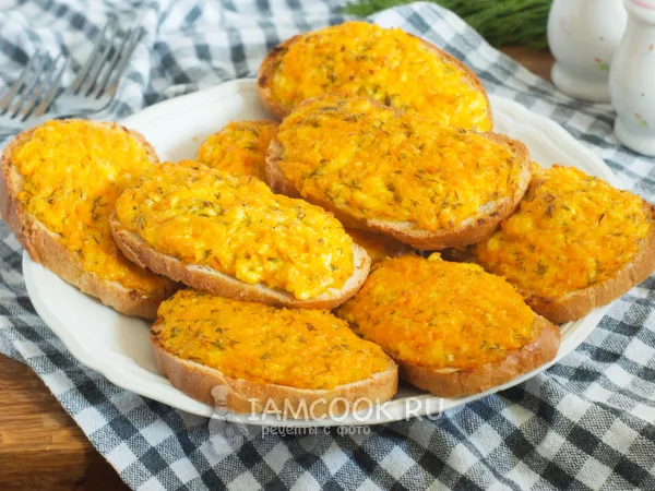 Фото готового блюда: Бутерброды с морковью и плавленым сыром