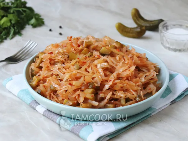 Фото блюда: Тушеная капуста с солеными огурцами