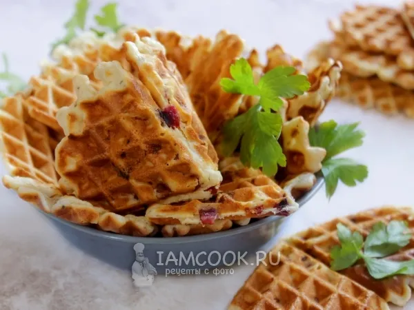 Фото готового блюда: Вафли с колбасой и сыром