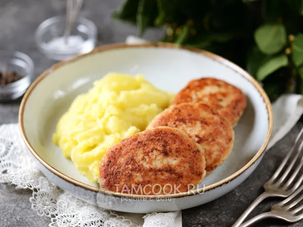 Фото готового блюда: Куриные котлеты с фасолью