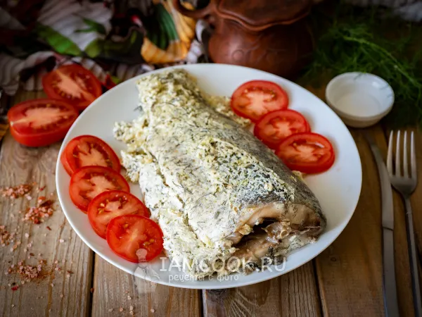 Фото блюда: Карп в духовке со сметаной и луком