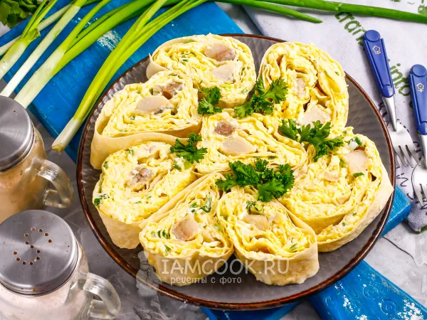 Фото готового блюда: Рулет из лаваша с селедкой и яйцом