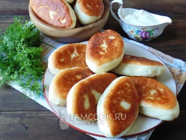 Фото готового блюда: Пирожки с горохом, жареные на сковороде