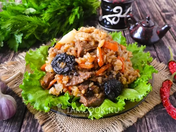 Фото блюда: Плов с черносливом