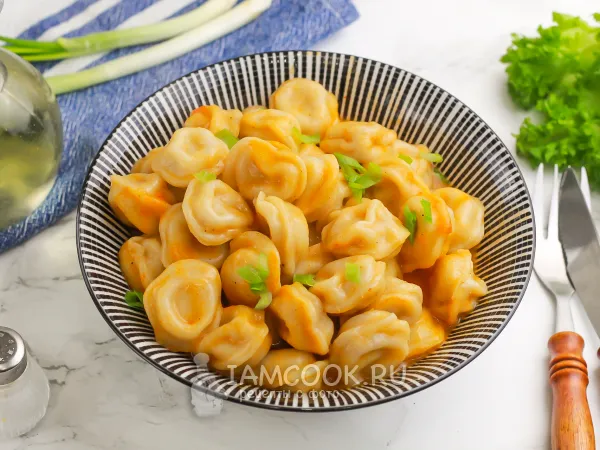 Фото блюда: Пельмени в соусе Том Ям