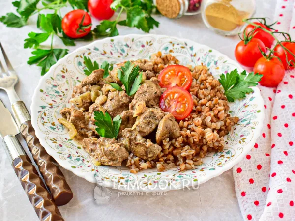 Фото блюда: Куриная печень в сметане с гречкой
