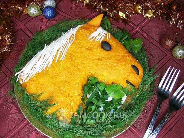 Фото готового блюда: Салат «Мимоза» в форме лошади