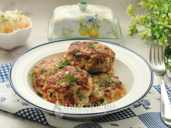 Фото готового блюда: Биточки с яйцом и луком