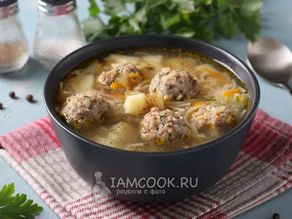 Фото готового блюда: Суп с фрикадельками из индейки и вермишелью