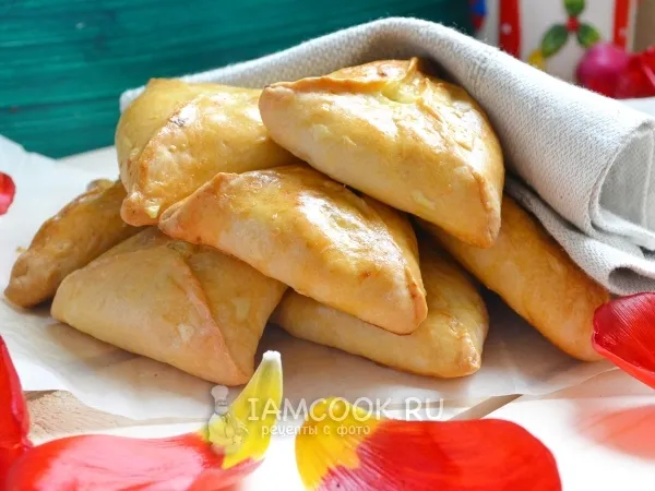 Фото готового блюда: Треугольники с курицей