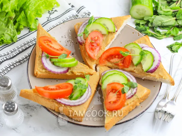 Фото готового блюда: Бутерброды с хумусом