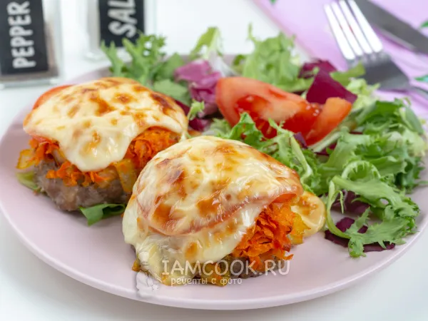Фото готового блюда: Котлеты под шубой в духовке