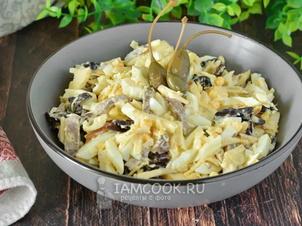Фото блюда: Салат с языком и яблоком
