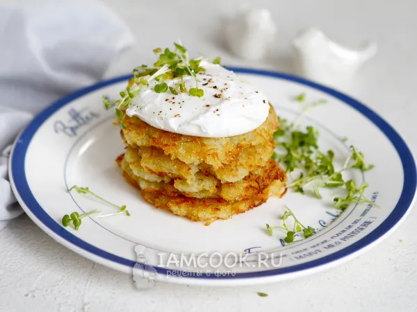 Фото готового блюда: Драники картофельные без муки с яйцом пашот