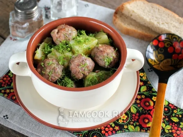 Фото блюда: Тушеная картошка с фрикадельками