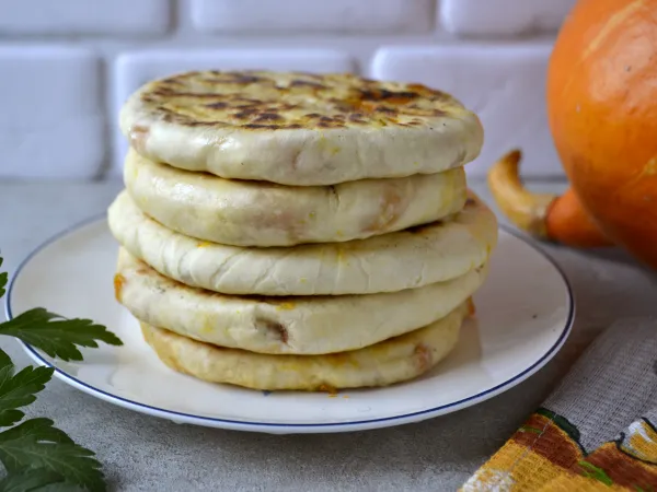 Фото блюда: Хычины с тыквой на сковороде