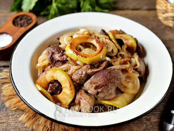 Фото блюда: Куриная печень по-берлински с яблоками и луком