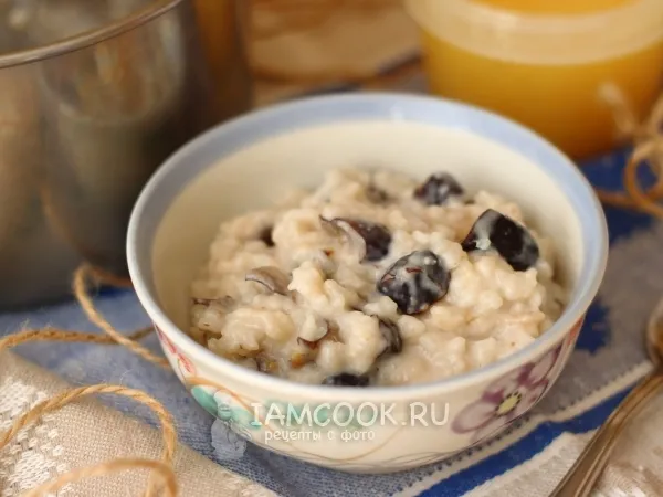 Фото готового блюда: Рисовая каша с черносливом