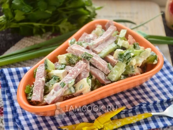 Фото готового блюда: Салат с ветчиной и брынзой