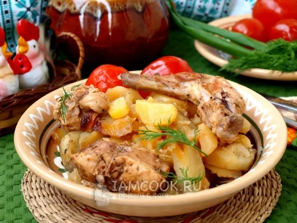 Фото готового блюда: Кролик в горшочках с картошкой