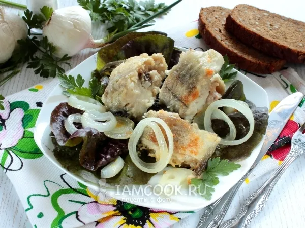 Фото блюда: Минтай жареный с луком