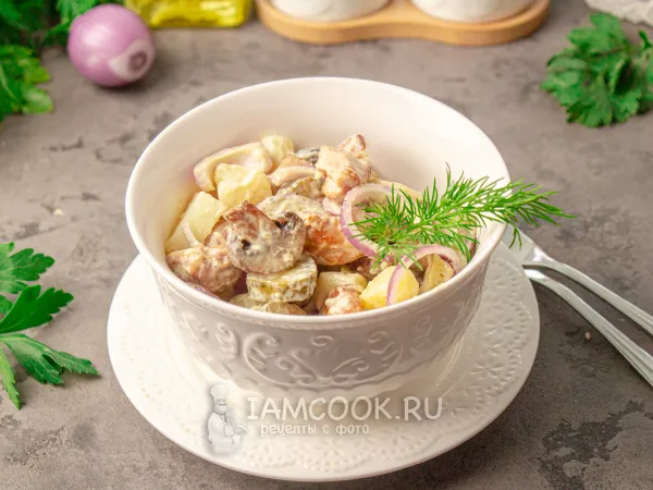 Фото блюда: Салат «Деревенский» с курицей и грибами