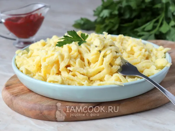 Фото готового блюда: Домашняя лапша из жидкого теста